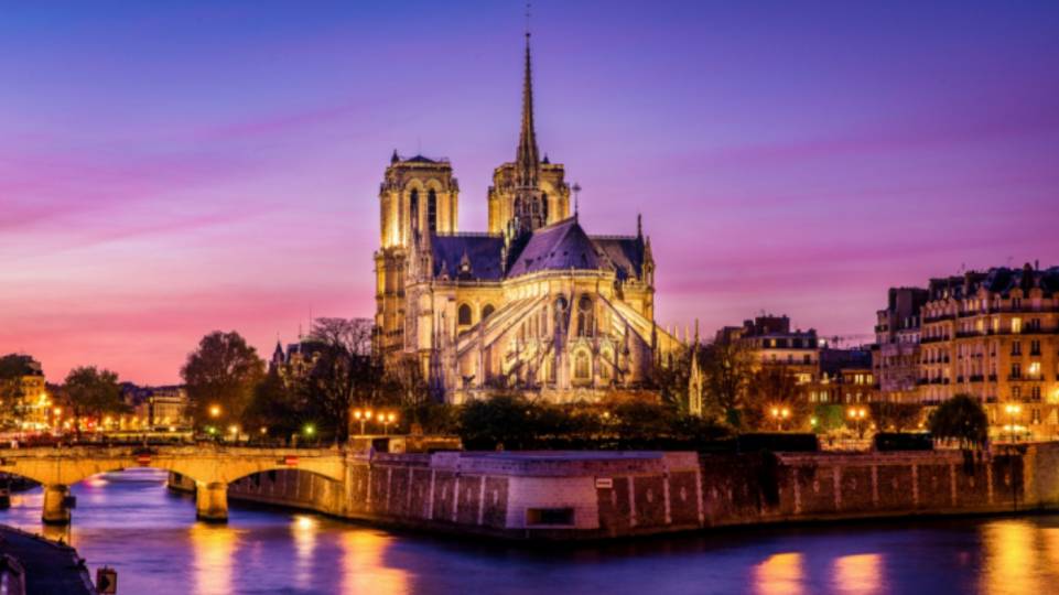 Notre-Dame de Paris et les illuminations de Noël