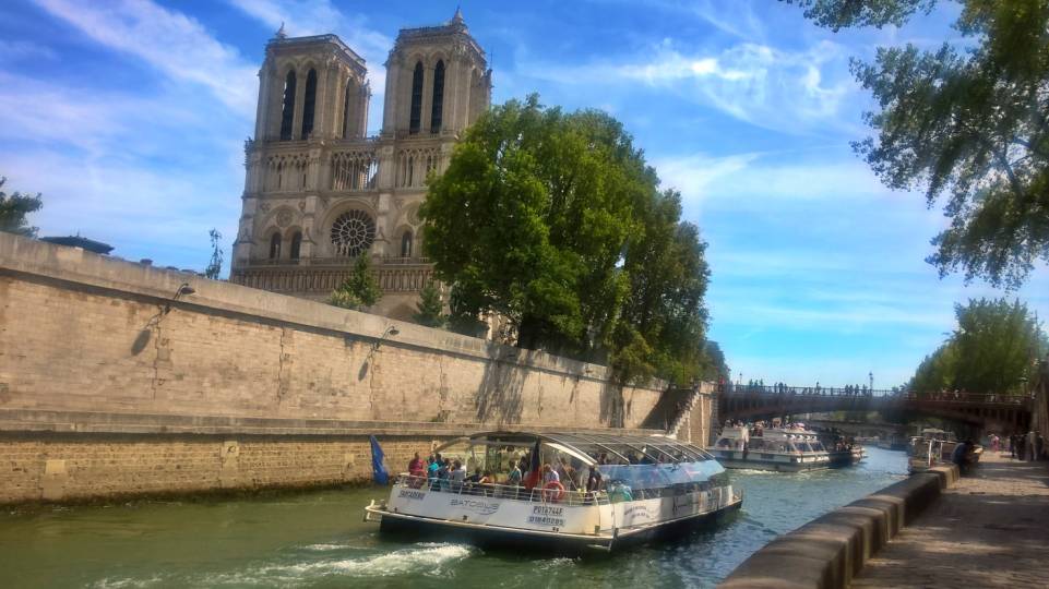 Notre-Dame de Paris et les illuminations de Noël