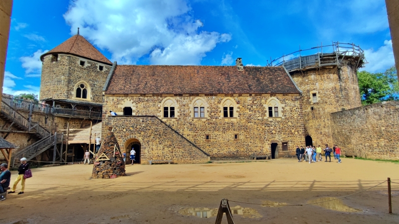 Guédelon, ils bâtissent un château fort